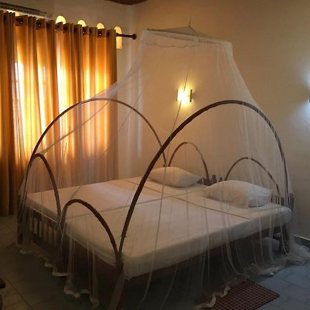 Hotel Silver Sands Negombo Bagian luar foto