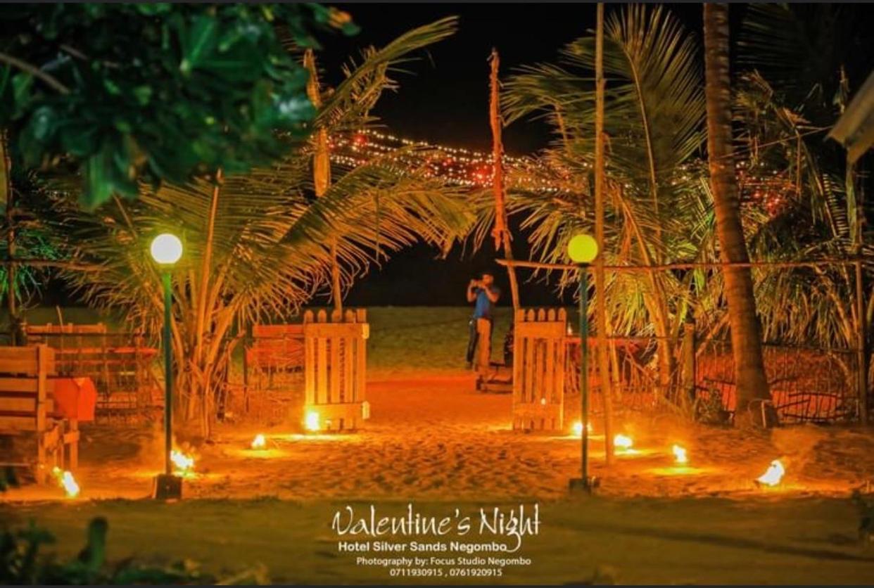 Hotel Silver Sands Negombo Bagian luar foto