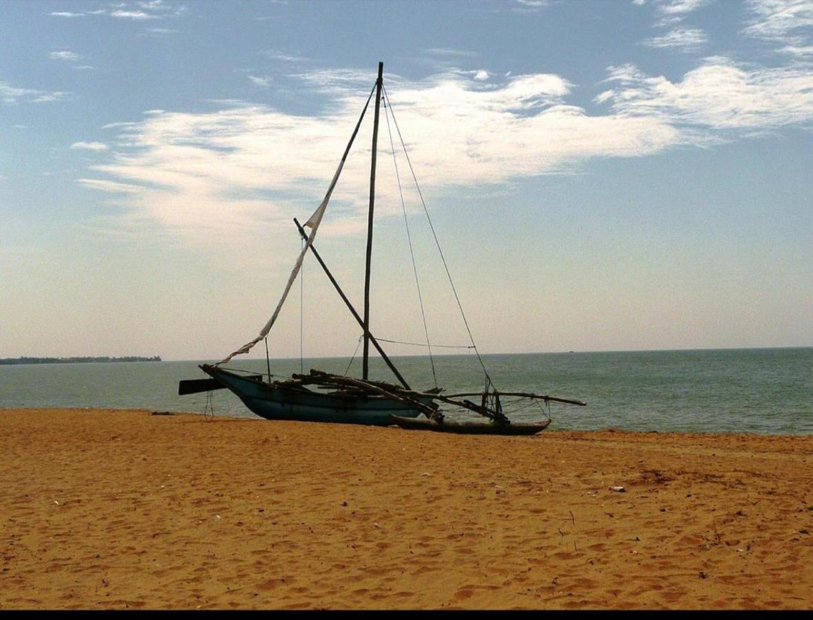 Hotel Silver Sands Negombo Bagian luar foto