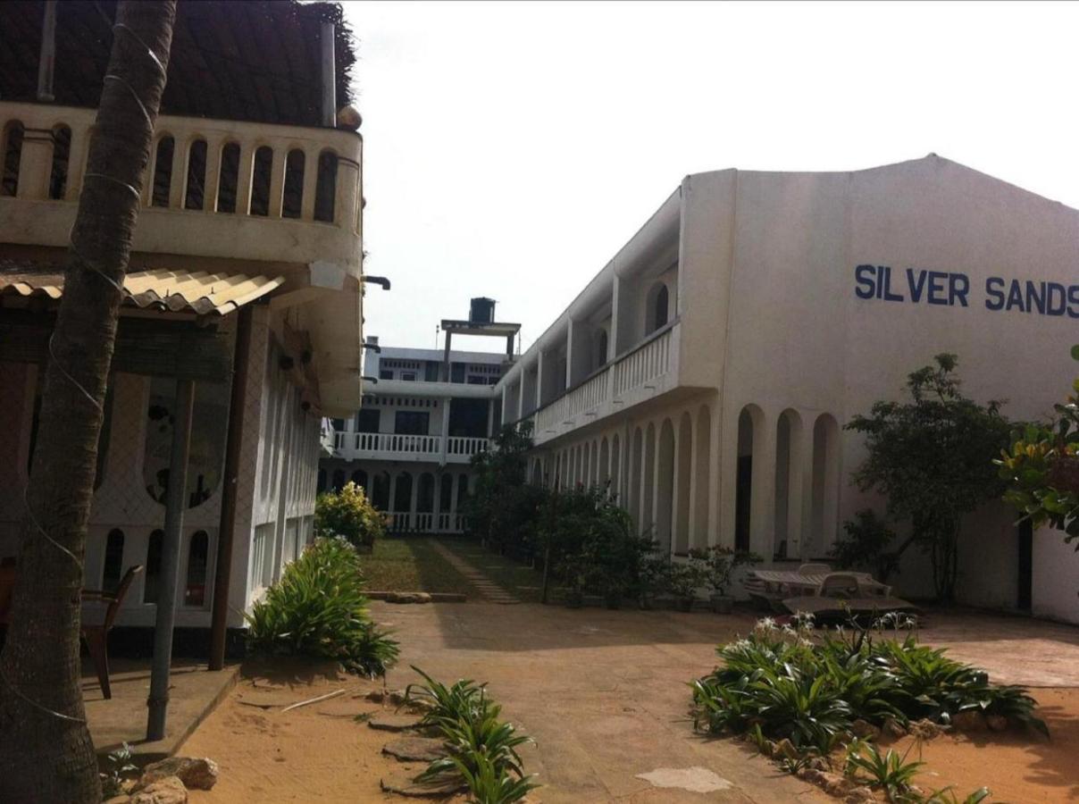 Hotel Silver Sands Negombo Bagian luar foto