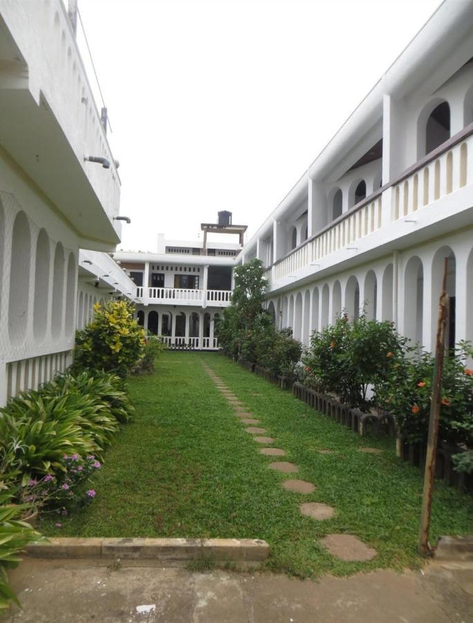 Hotel Silver Sands Negombo Bagian luar foto