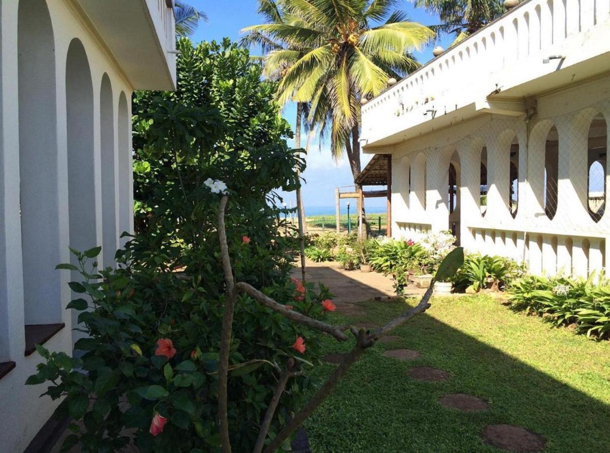 Hotel Silver Sands Negombo Bagian luar foto