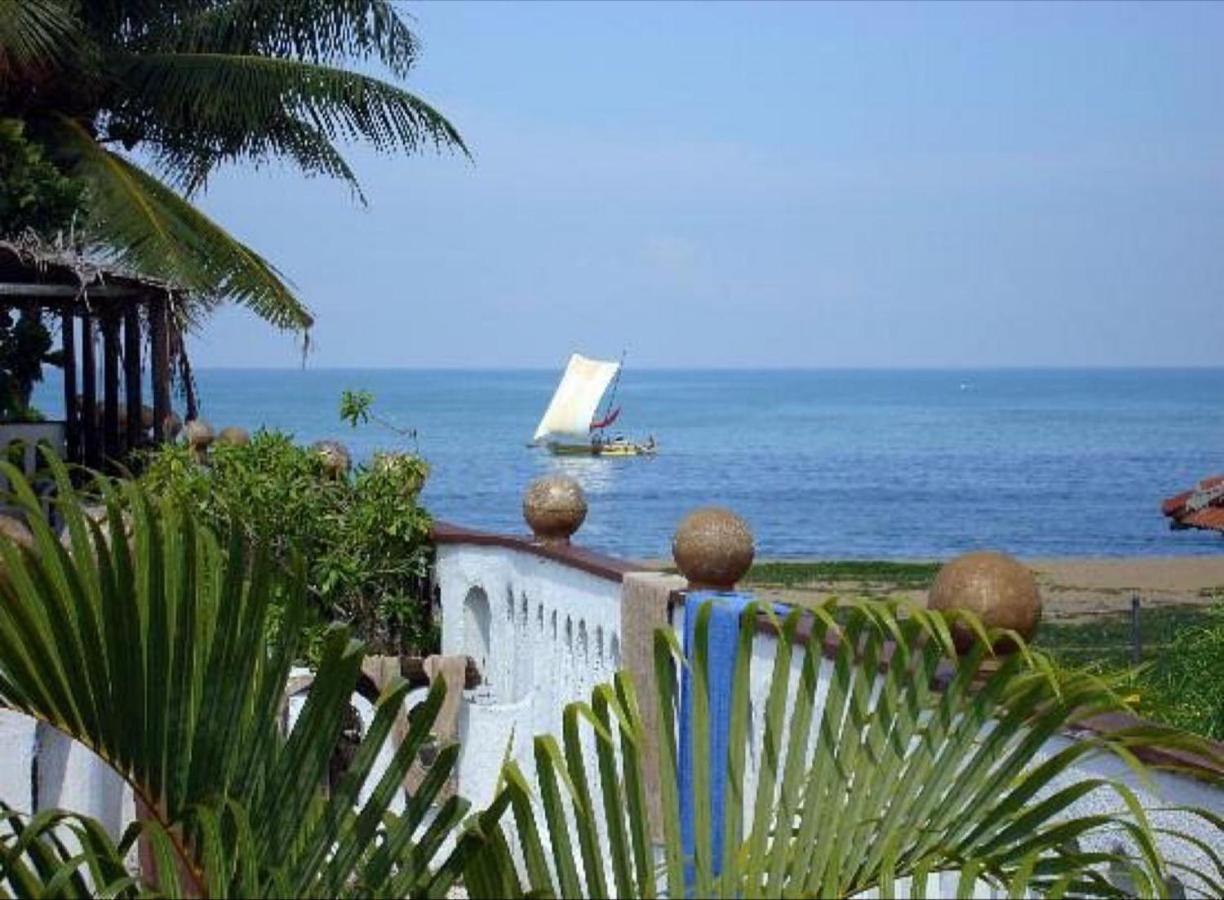 Hotel Silver Sands Negombo Bagian luar foto