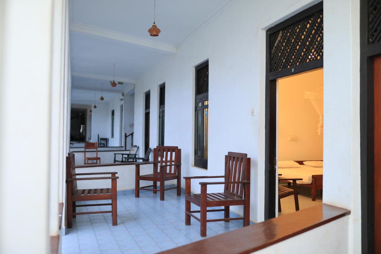 Hotel Silver Sands Negombo Bagian luar foto