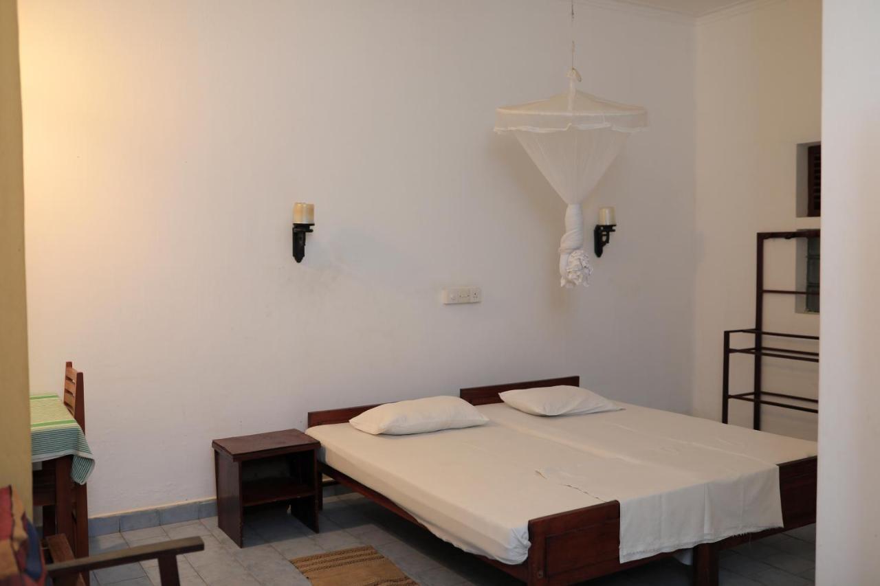 Hotel Silver Sands Negombo Bagian luar foto