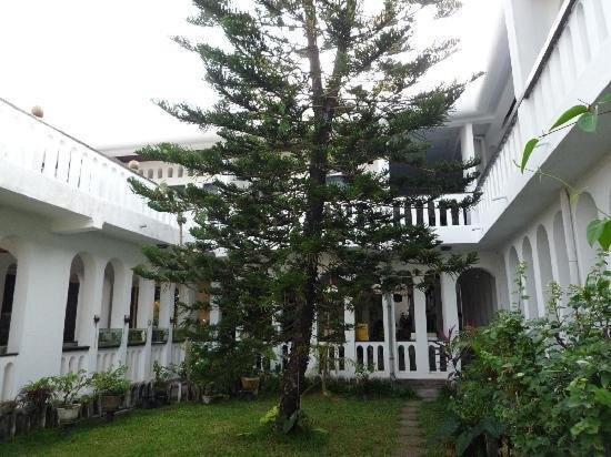 Hotel Silver Sands Negombo Bagian luar foto